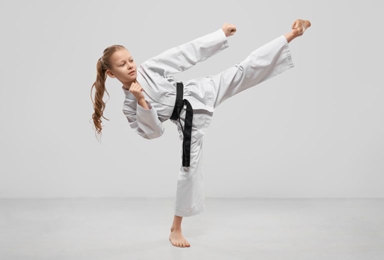 clases para niños en bormujos, aljarafe, sevilla de taekwondo, kickboxing, boxeo