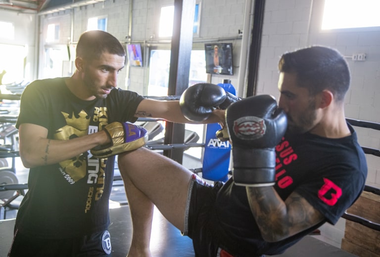 clases boxeo, kickboxing, k1 con varela en atai sport club. club deportivo en bormujos, aljarafe, sevilla