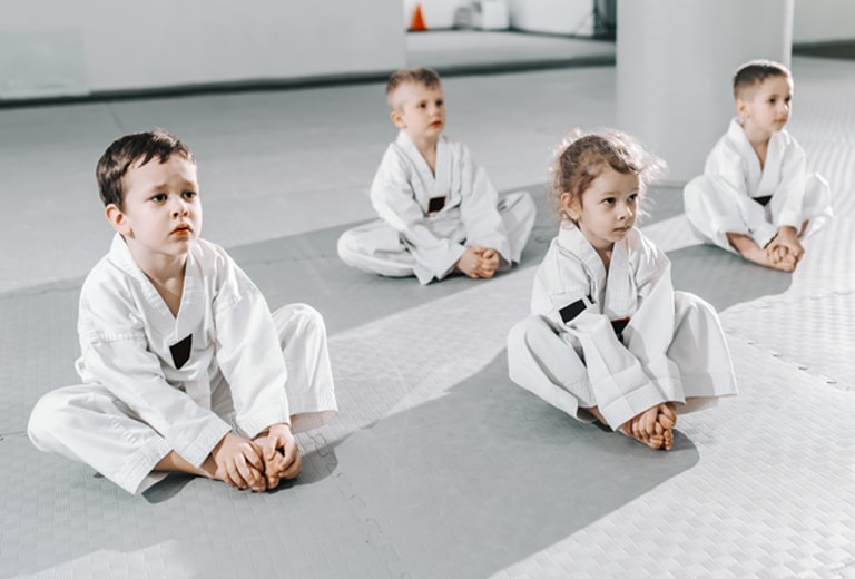 clases para niños en bormujos, aljarafe, sevilla de taekwondo, kickboxing, boxeo
